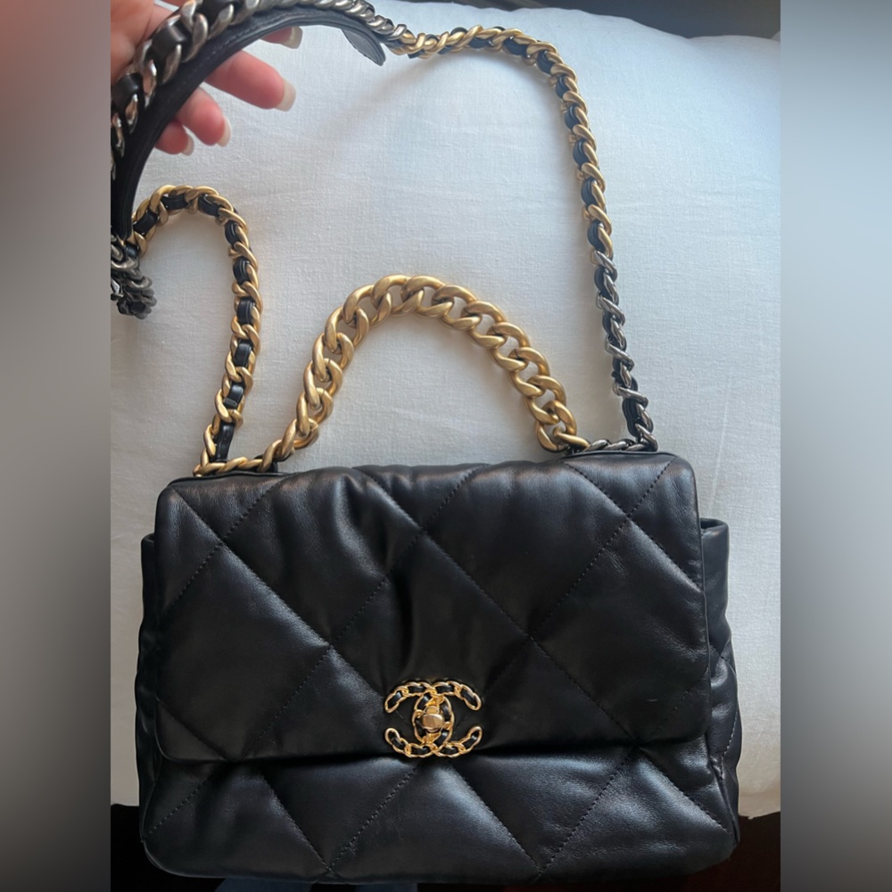 Chanel 19 FLAPBAG, AGNEAU BRILLANT/BLACK Lambskin,Gold-Tone-silver AUTHENTIC